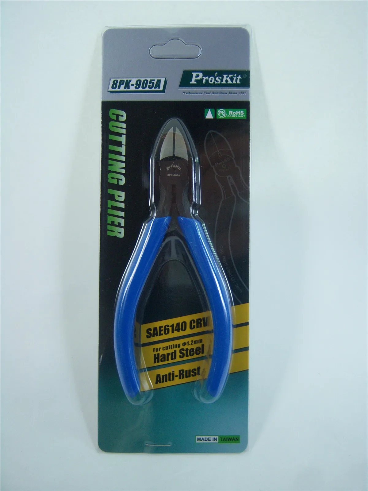 Diagonal cutting pliers with blue handles in a Pro'sKit blister card